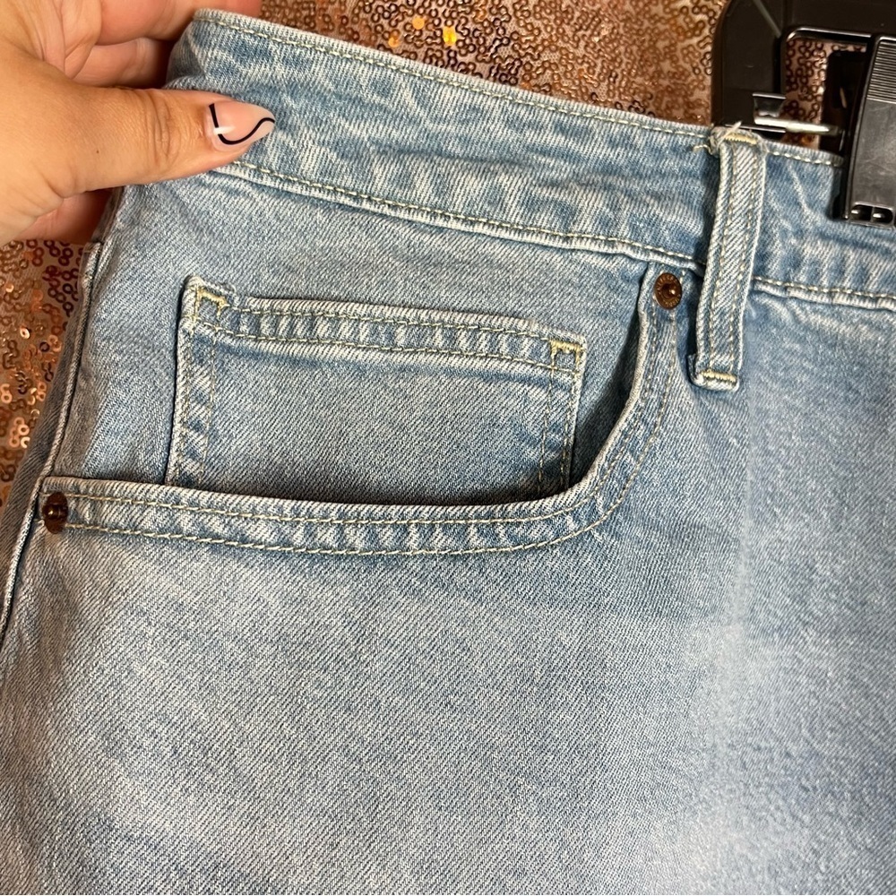 Universal Thread High-Rise 90s Light Blue Cut-Off Denim Shorts Size plus 26 NWT - Picture 4 of 11